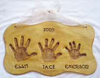 3-child-hand-wavy-plaque